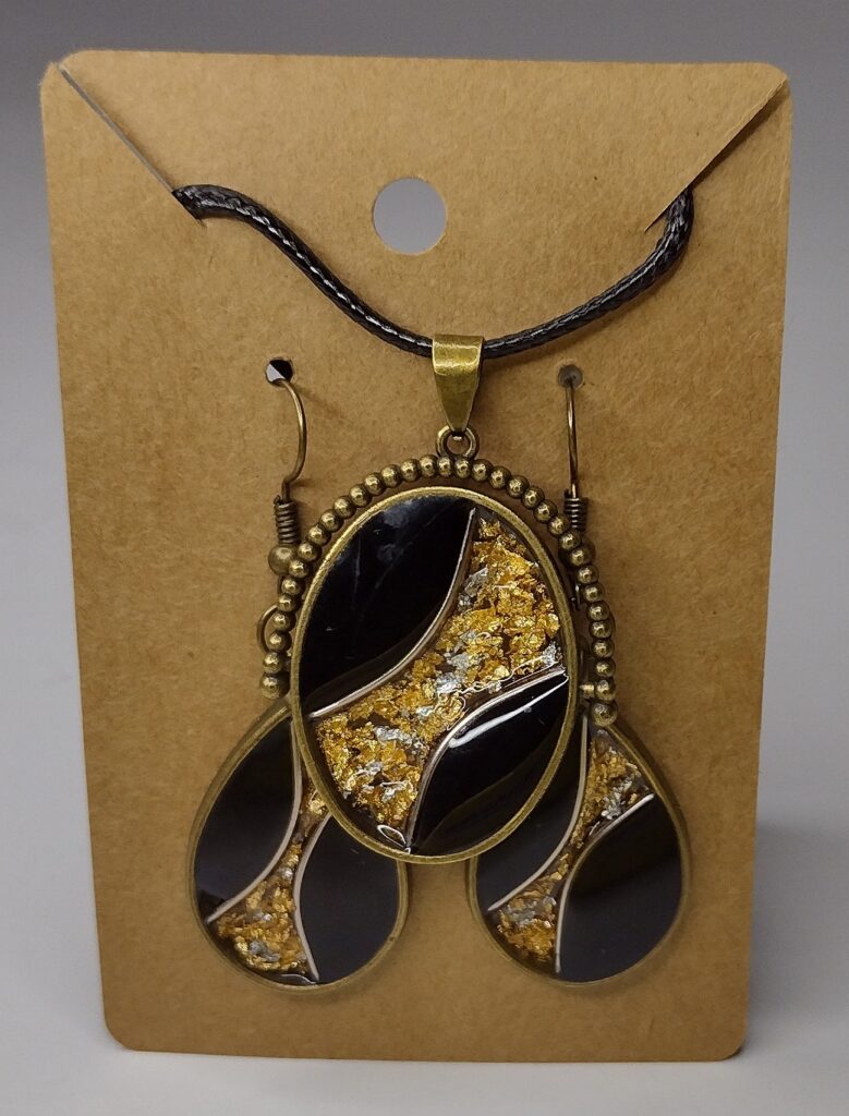 Black & Gold Oval Set