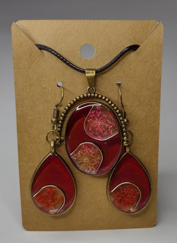 Red with Flowers Oval Set